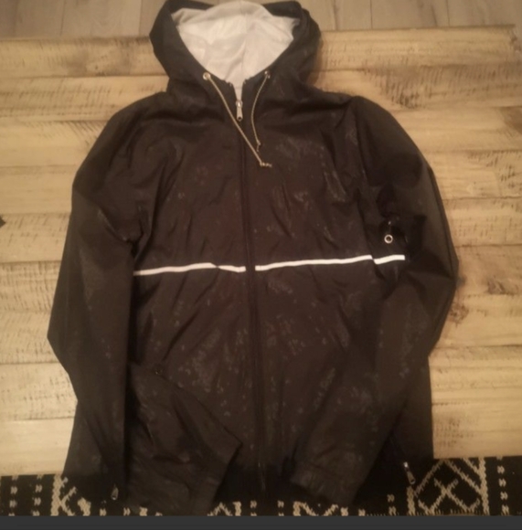 Rain coat - Picture 1 of 3